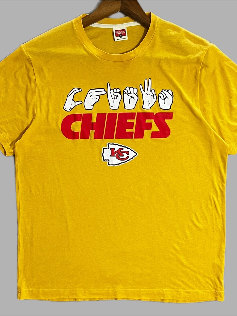 HOMAGE Kansas City Chiefs Logo with sign language Size Medium